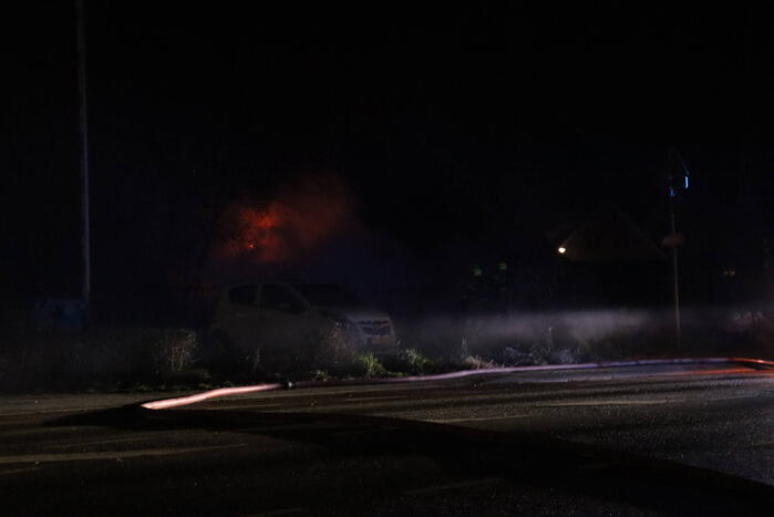 Schuur volledig in vlammen opgegaan