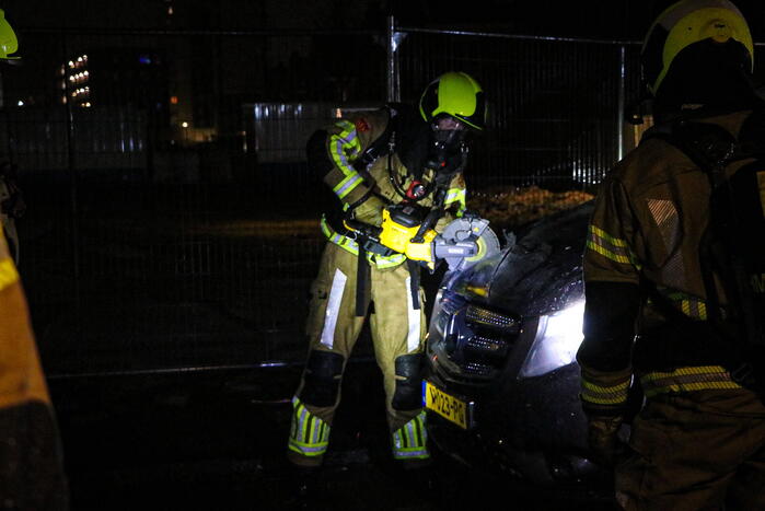 Bestelbus volledig uitgebrand