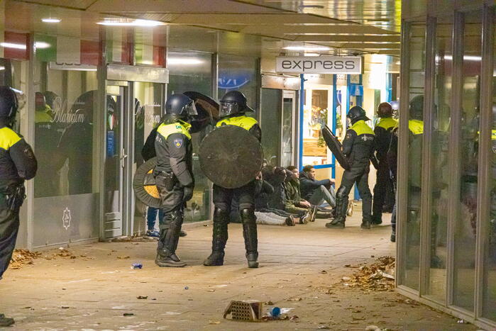 Mobiele Eenheid ingezet na ongeregeldheden