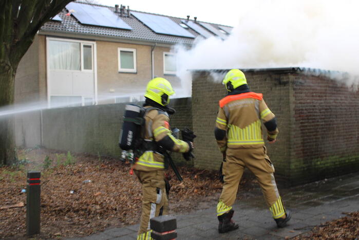 Uitslaande brand in schuur snel geblust