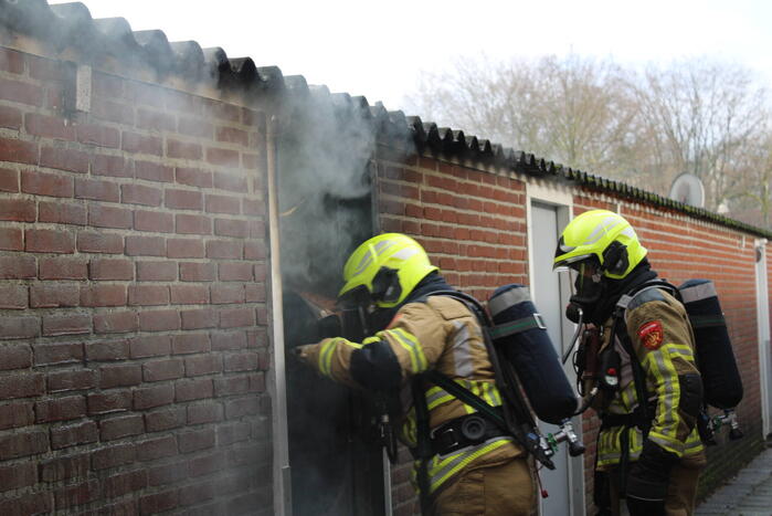 Uitslaande brand in schuur snel geblust