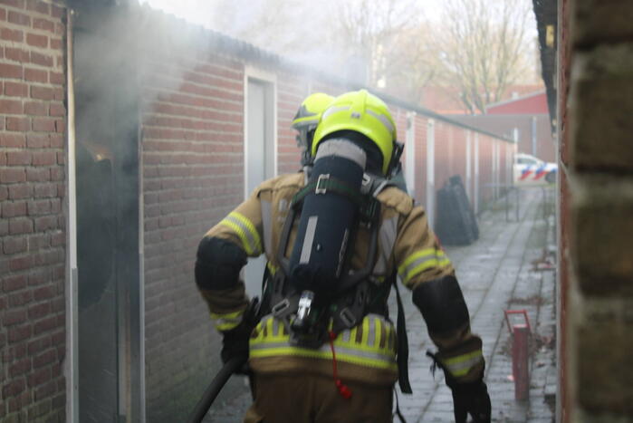 Uitslaande brand in schuur snel geblust