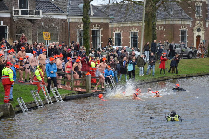 Grote belangstelling voor nieuwjaarsduik