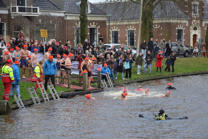 Grote belangstelling voor nieuwjaarsduik