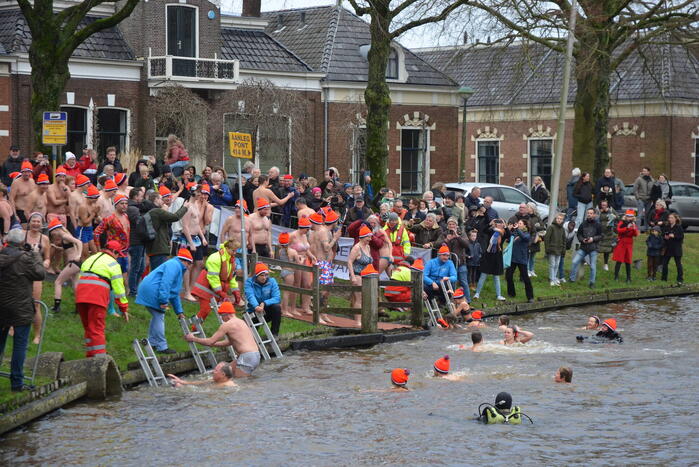 Grote belangstelling voor nieuwjaarsduik