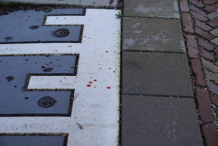 Jongen zwaargewond nadat vuurwerkbom naar hem wordt gegooid