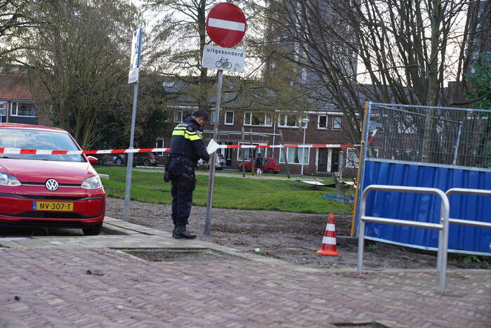 Jongen zwaargewond nadat vuurwerkbom naar hem wordt gegooid