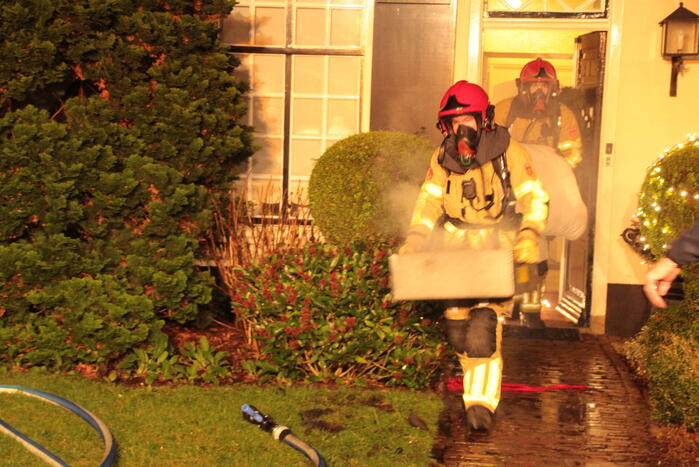 Kerstboombrand in woning snel onder controle