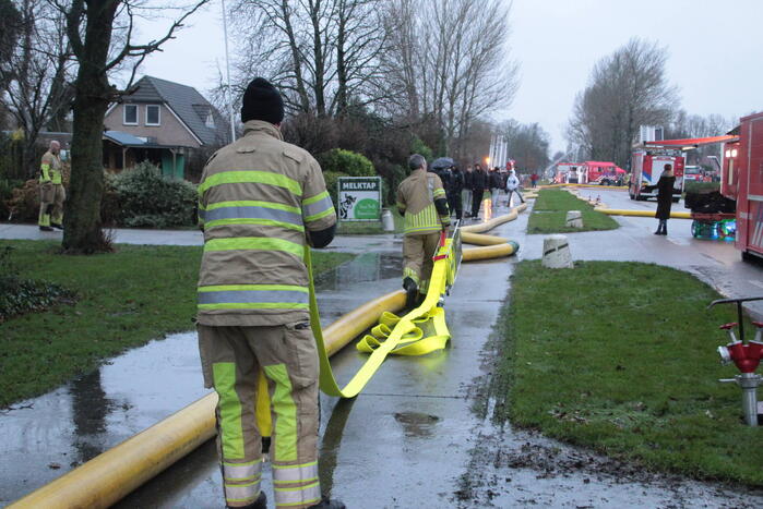 Meerdere brandweerpelotons ingezet bij zeer grote brand