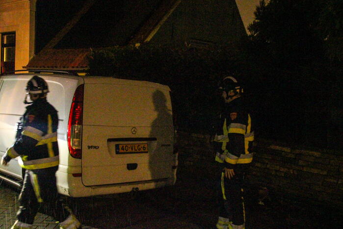 Hoogwerker ingezet voor stormschade aan dakkapel