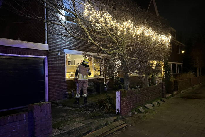 Rolluik waait uit rails door harde wind