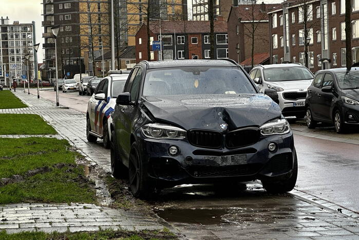 Politievoertuig betrokken bij ongeval tijdens achtervolging