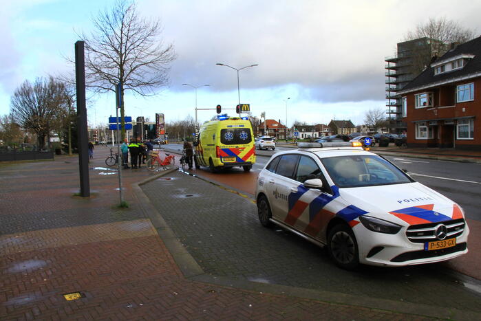 Persoon hard ten val met elektrische fiets