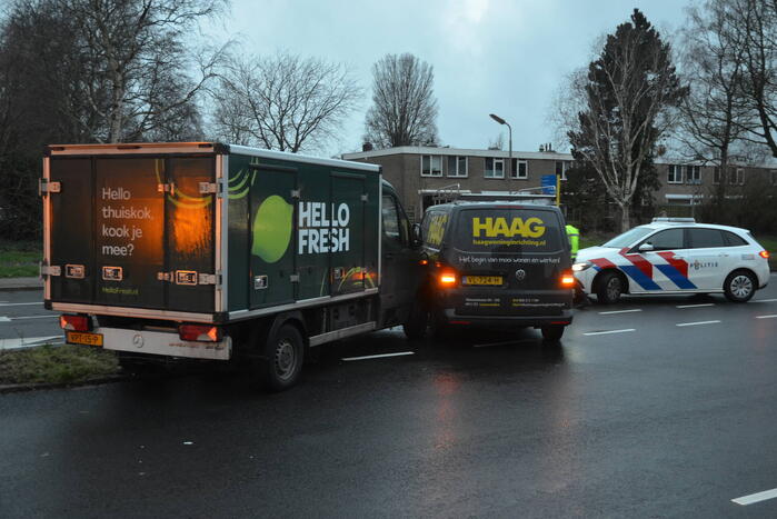Twee bedrijfsbussen op elkaar geklapt