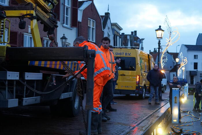 Auto door vergeten handrem te water geraakt