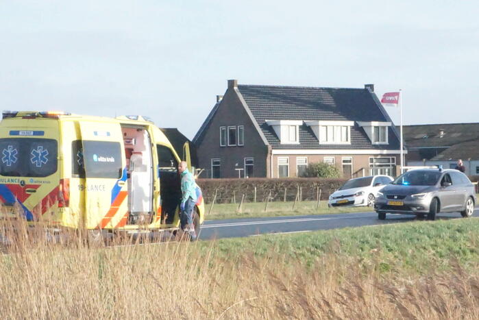 Bestelbus en personenauto botsen op bekende kruising
