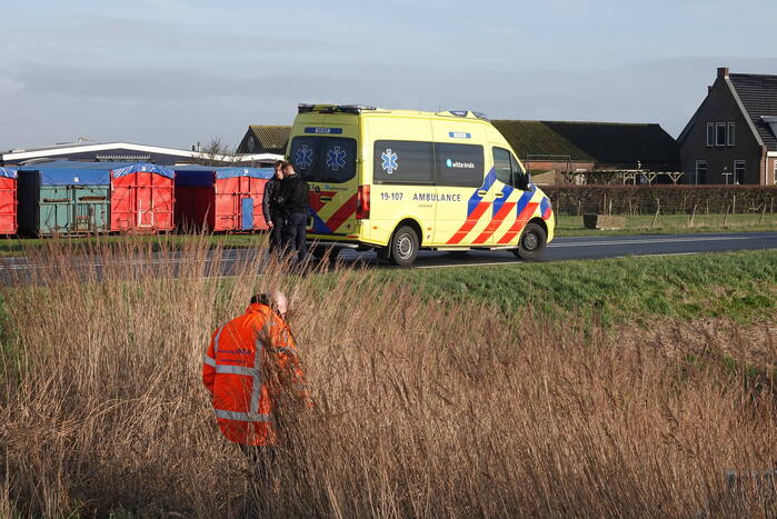 Bestelbus en personenauto botsen op bekende kruising