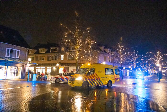 Persoon zwaargewond op straat aangetroffen