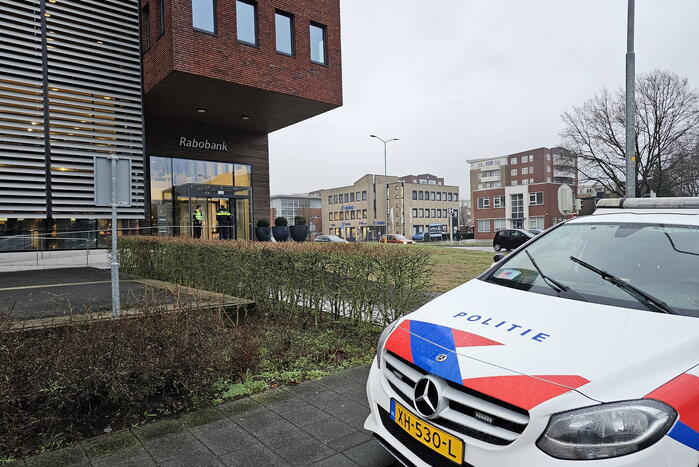 Politie ingezet nadat overval alarm afgaat bij bank
