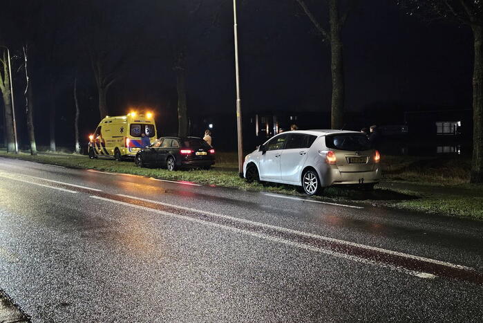 Kind nagekeken na botsing tussen twee auto's