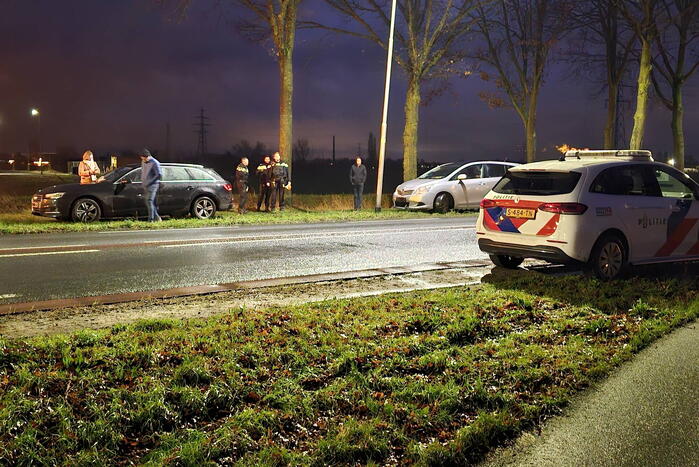 Kind nagekeken na botsing tussen twee auto's