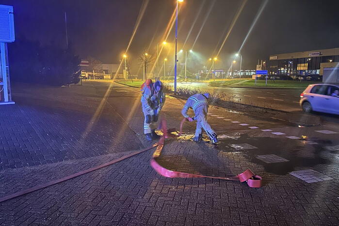 Personenauto verwoest na hevige brand