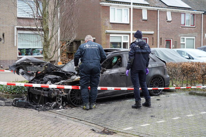 Onderzoek naar brand in geparkeerde auto