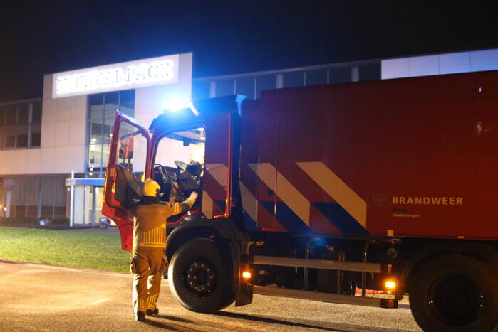 Grote uitslaande brand in bedrijfspand