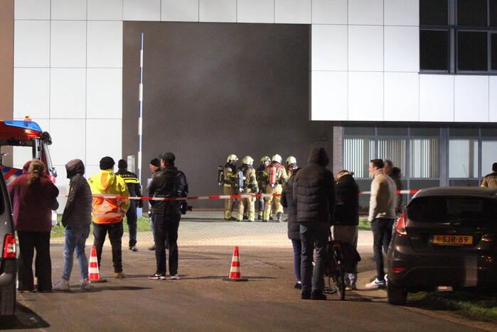 Grote uitslaande brand in bedrijfspand