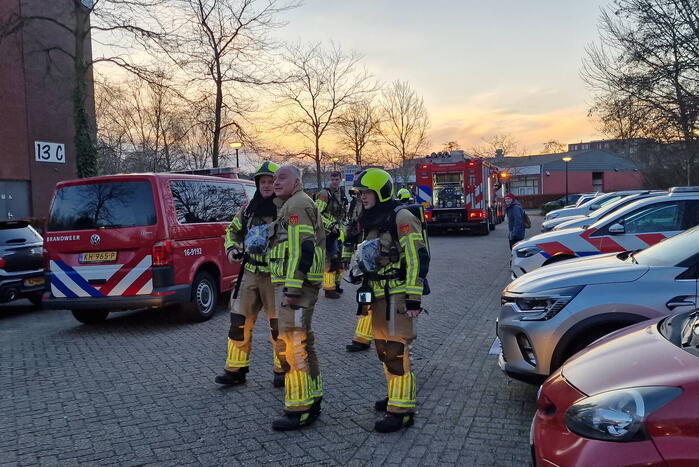 Bewoner asielzoekers centrum steekt bed in brand