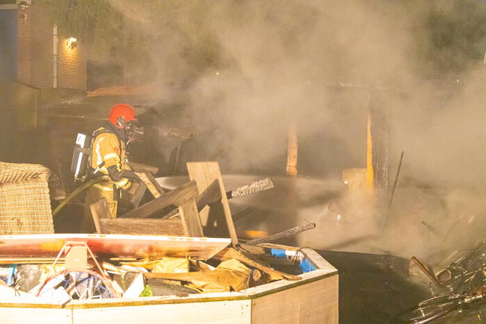 Veel rook bij brand in schuur