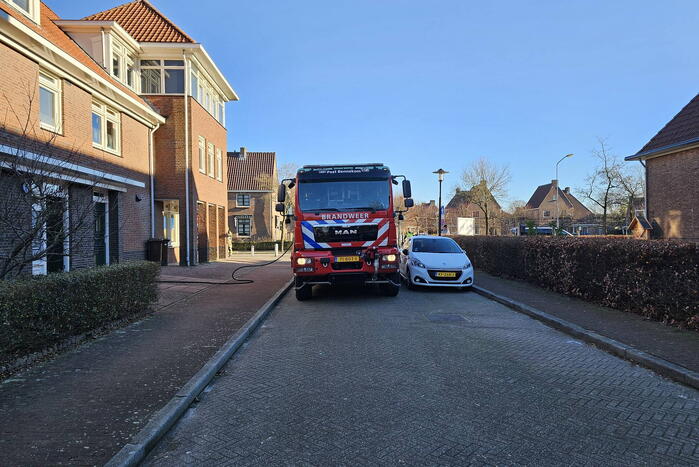 Keukenbrand in woning geblust door brandweer