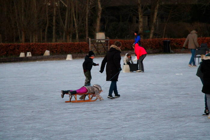 Veel schaatspret bij ondergespoten paardenbak