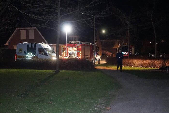 Eenden van het ijs gered door brandweer