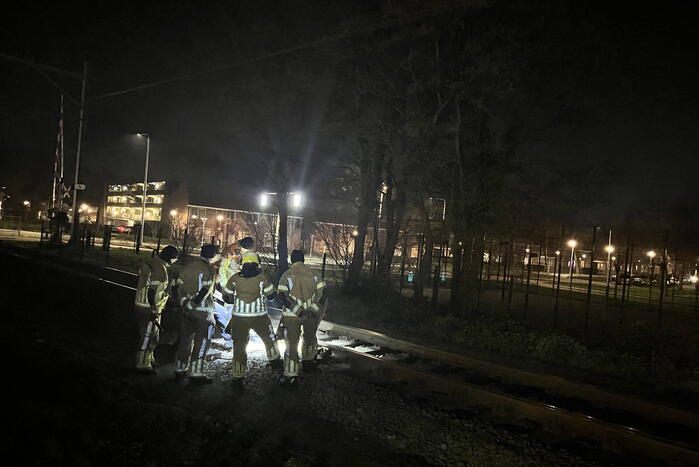 Lekkende gasleiding onder spoor vat vlam