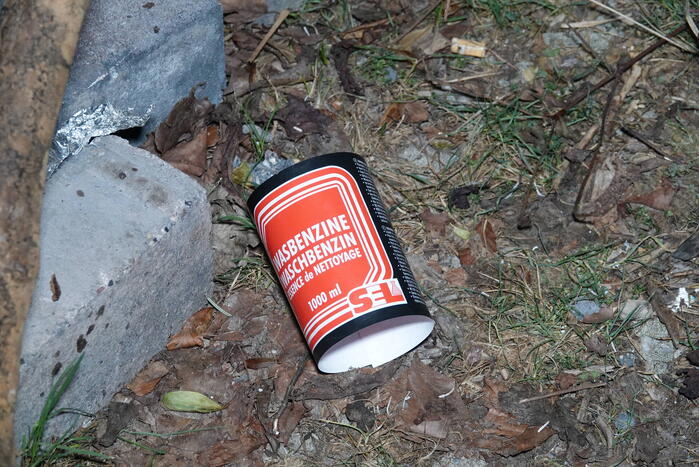 Kerstboom in brand gestoken