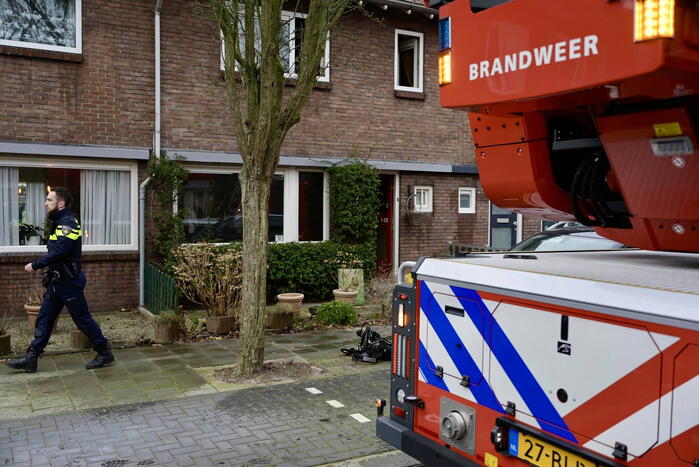 Zwaargewonde bij brand in woning