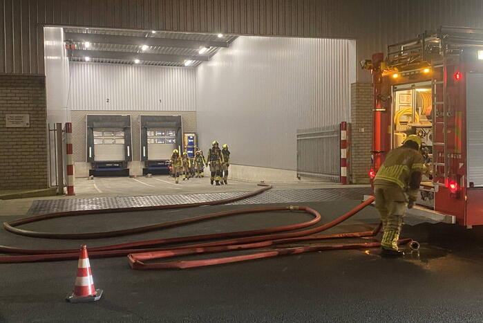 Stoomvorming in loods van transportbedrijf zorgt voor brandmelding