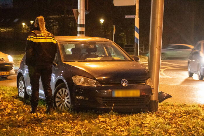 Twee gewonden bij ongeval tussen auto en paal