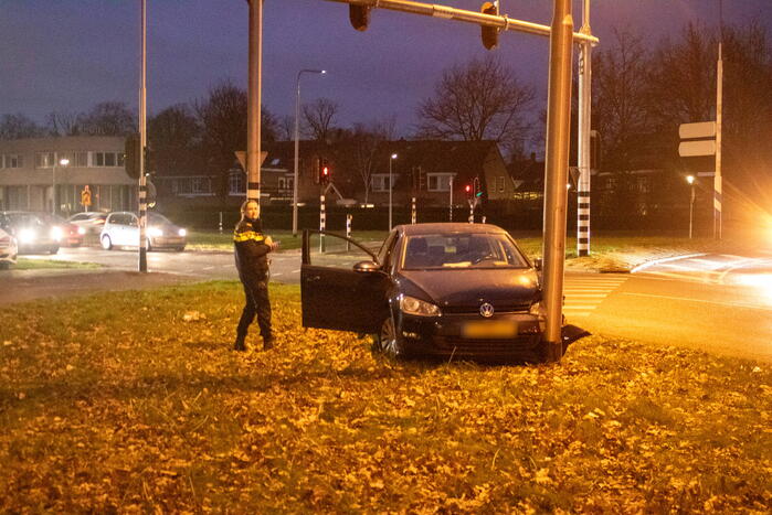 Twee gewonden bij ongeval tussen auto en paal