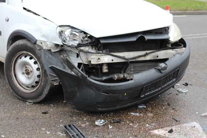 Flinke schade bij ongeval op kruising