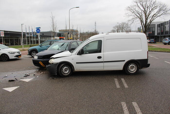 Flinke schade bij ongeval op kruising