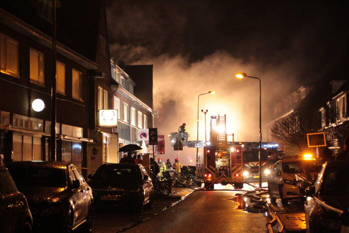 Hevige rookontwikkeling bij grote brand