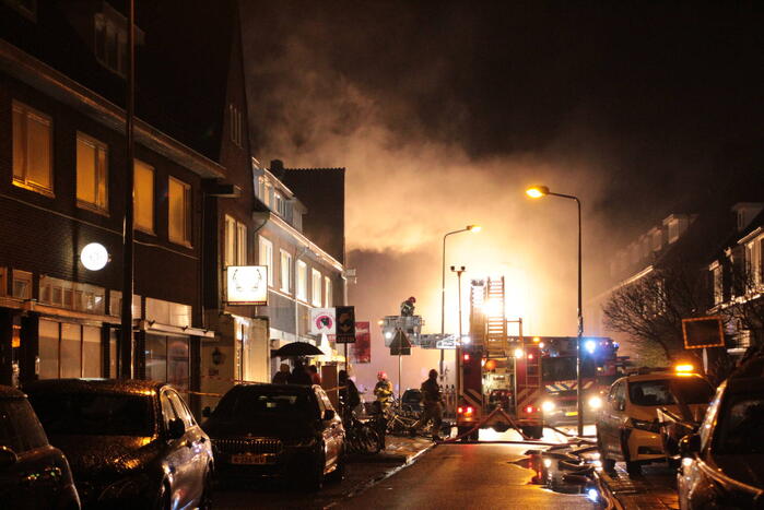 Hevige rookontwikkeling bij grote brand