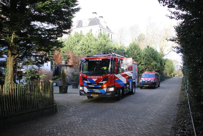 Brandweer doet onderzoekt naar gaslucht in woning