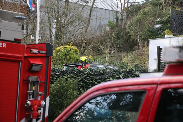 Brandweer doet onderzoekt naar gaslucht in woning