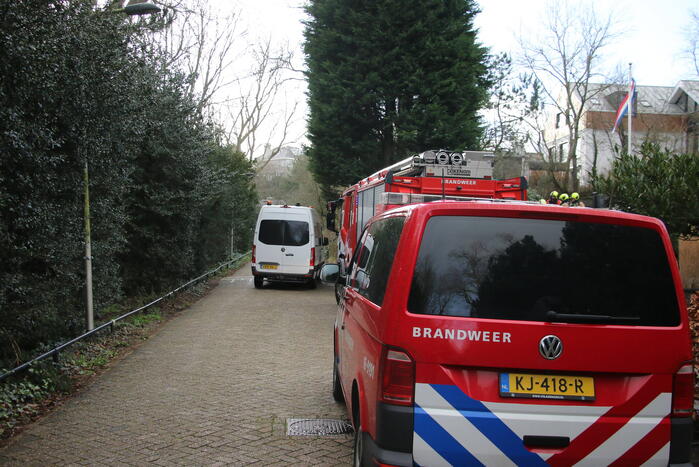Brandweer doet onderzoekt naar gaslucht in woning