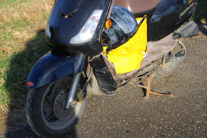 Scooterrijder gewond bij frontale aanrijding