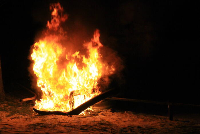 Personen auto volledig uitgebrand