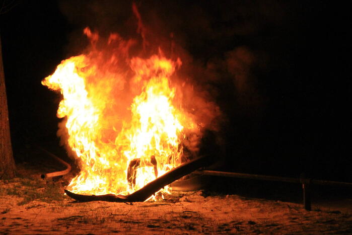 Personen auto volledig uitgebrand
